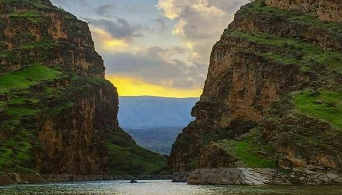 دیدنی های ایلام آبشار پلیه ایوان ایلام,جاذبه های گردشگری ایلام,دریاچه دوقلو سیاه گاو