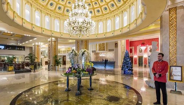 بهترین هتل های تهران اسپیناس,بهترین هتل های تهران,هتل پارسیان آزادی