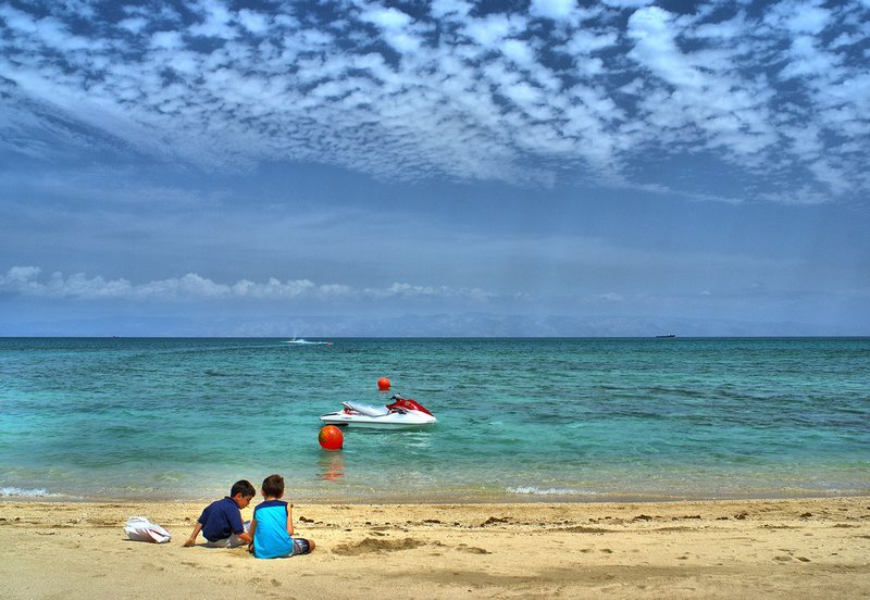 برنامه سفر به کیش راهنمای کامل ۳ تا ۷ روزه برای اولین سفر شما (۱۴۰۴) برنامه سفر به کیش,بهترین زمان سفر به کیش,پارک دلفین های کیش