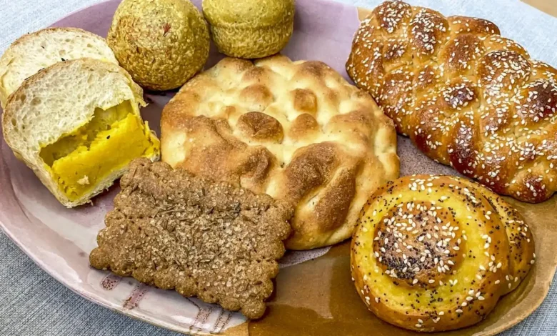 راهنمای شناخت بهترین نان های محلی ایران در سفر به مناطق روستایی
