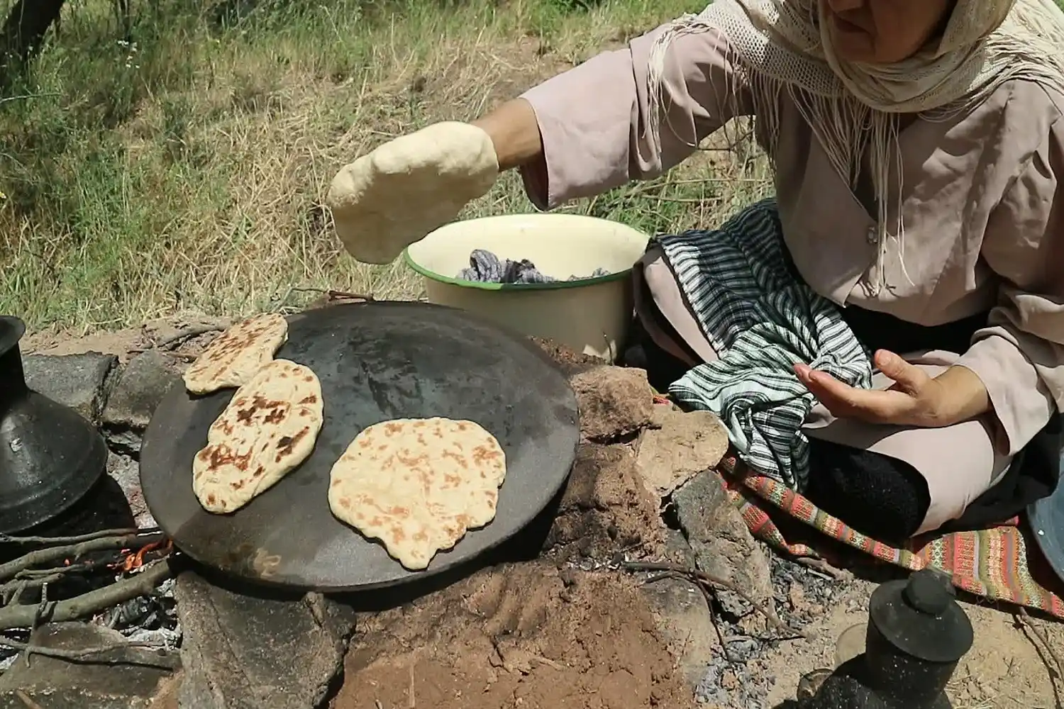 راهنمای شناخت بهترین نان های محلی ایران در سفر به مناطق روستایی