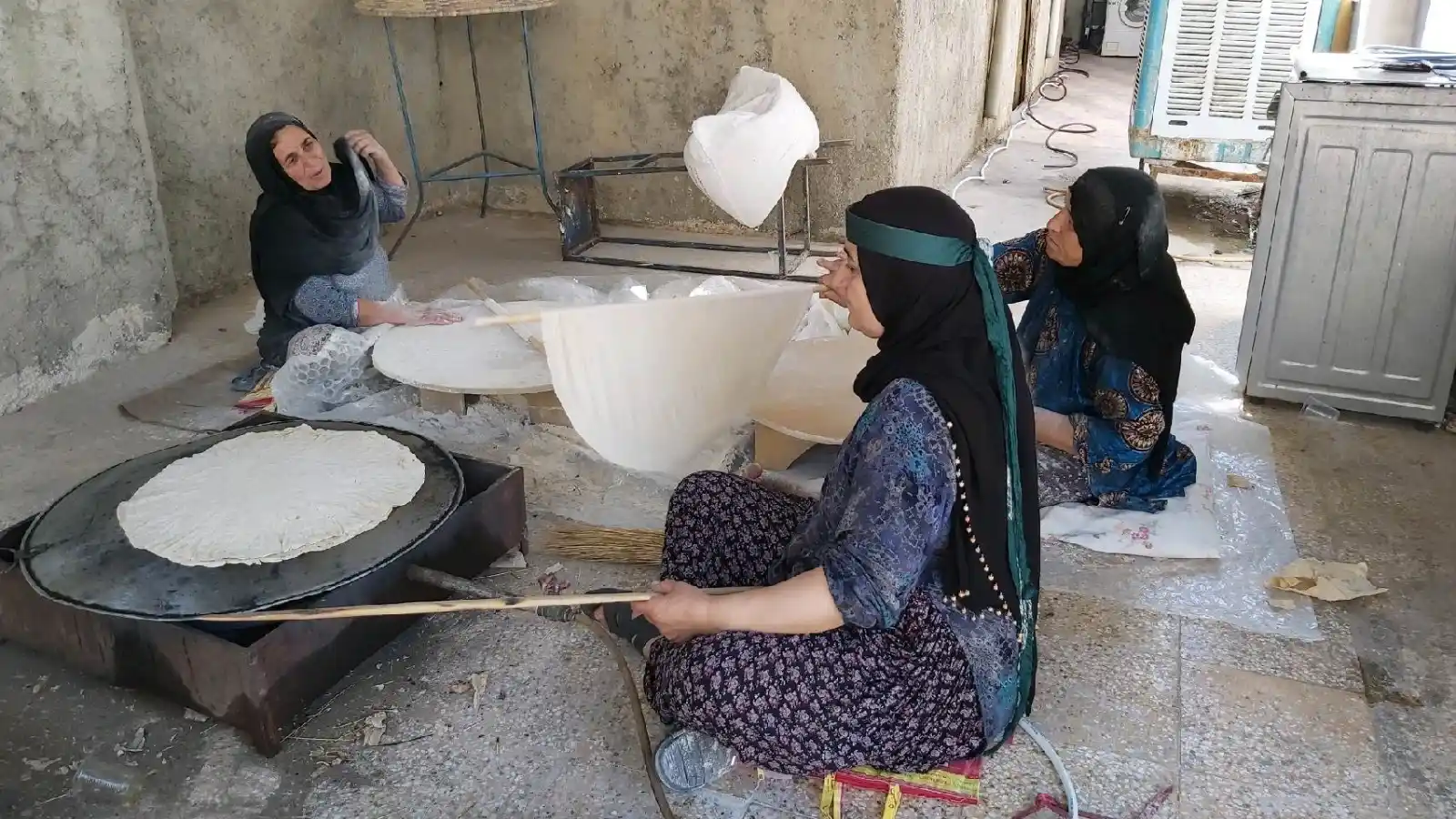 راهنمای شناخت بهترین نان های محلی ایران در سفر به مناطق روستایی